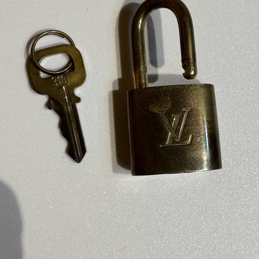 LV lock and key 310